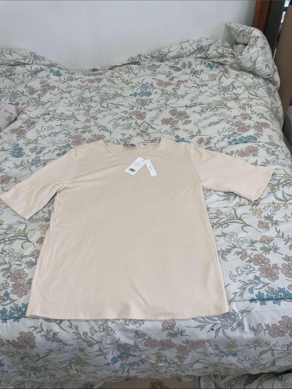 Vince Everyday Ribbed Short-Sleeve Tee in Cream